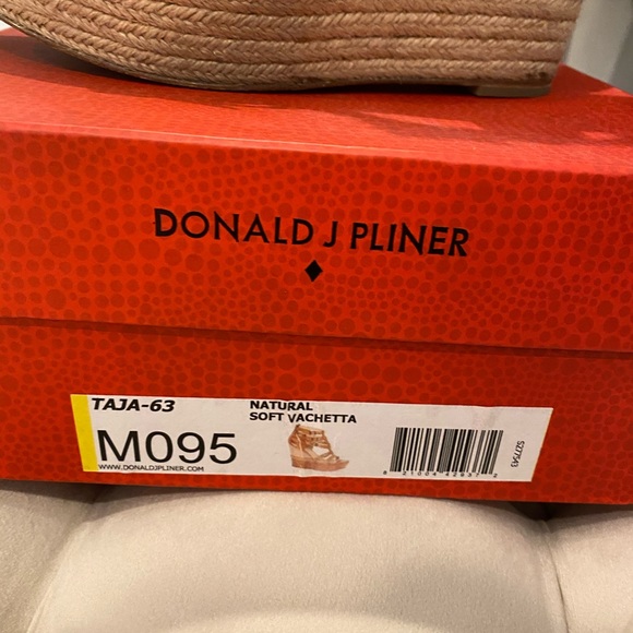 Donald J Pliner Wedges - Picture 8 of 8